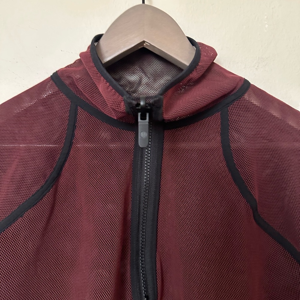 Lululemon Reversible Mesh 1/2 Zip
Black / Red Merlot! EUC - Picture 9 of 11